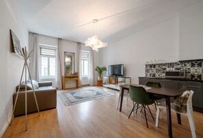 Design Studio | Desk, blackout curtains, soundproofing, travel cot