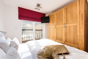 3 slaapkamers, een strijkplank/strijkijzer, reisbedje, gratis wifi