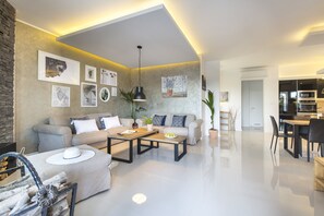 TV - Villa Sunny Day with Pool (Labin)