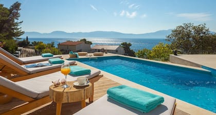 Villa Sun Kissed mit Pool