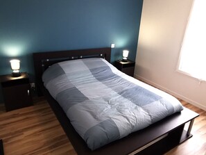 2 quartos, ferros/tábuas de passar roupa, Wi-Fi de cortesia