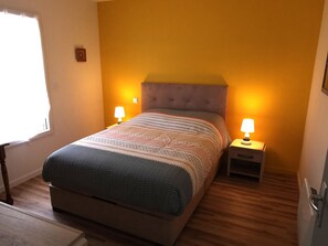 2 bedrooms, iron/ironing board, free WiFi