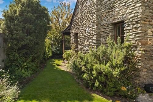 Maytime Cottage - Arrowtown Holiday Home