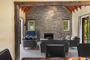 TV, fireplace