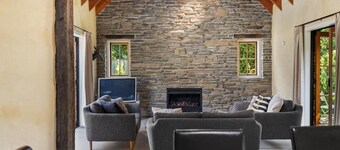 Maytime Cottage - Arrowtown Holiday Home