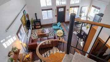 Smart TV, chimenea, videojuegos, oficina