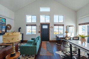 Interior - Sky Cabin • Mountain Sauna • Hot Tub • Yellowstone (Emigrant)