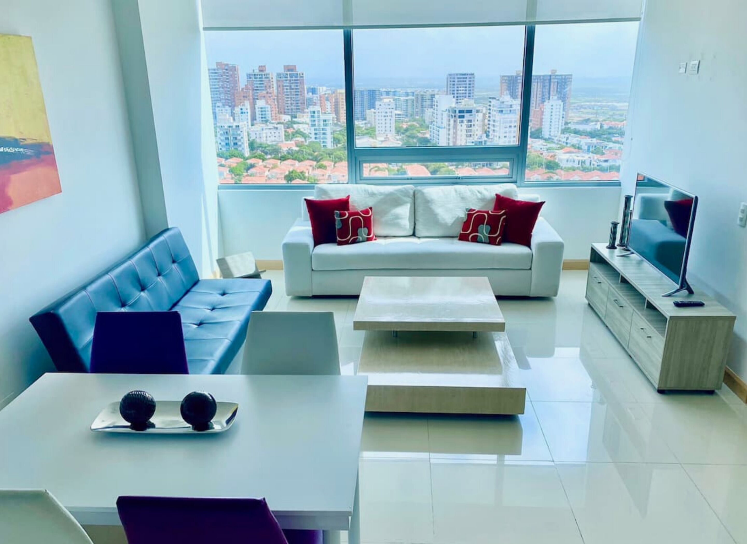 Apartamento básico | Sala de estar | Televisión de pantalla plana de 32 pulgadas con canales por cable