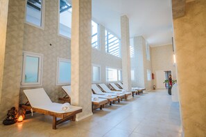 Sauna, 1 salle de soins, massages