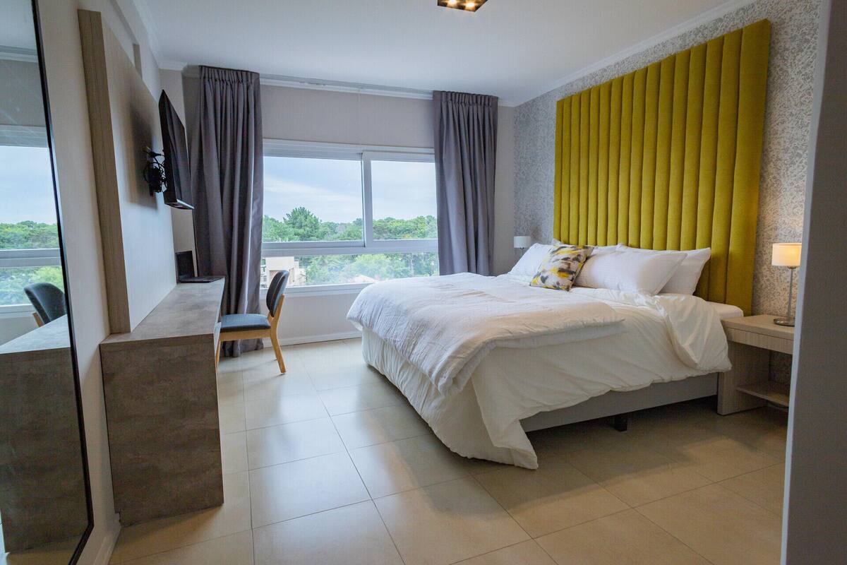 1 bedroom, premium bedding, down comforters, pillowtop beds