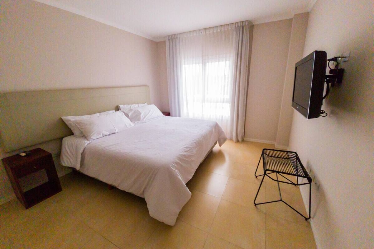 1 bedroom, premium bedding, down comforters, pillowtop beds
