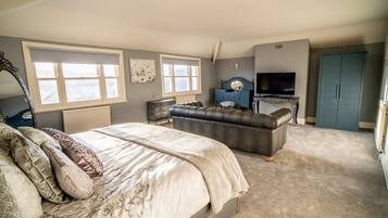 7 bedrooms, iron/ironing board, travel cot, free WiFi