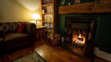 Smart TV, fireplace, DVD player, table football