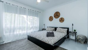 3 bedrooms, iron/ironing board, travel cot, free WiFi - Nautilus on the Inlet (Inverloch)