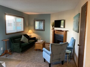 TV - Oasis Excape in Central Cheyenne (Cheyenne)