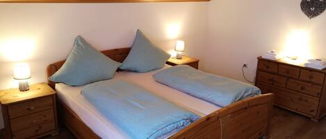 2 عدّة غرف نوم وسرير سفر وواي فاي مجانًا وملاءات أسرّة