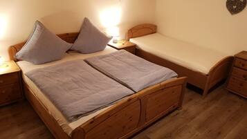 2 habitaciones, cuna de viaje, wifi gratis y ropa de cama