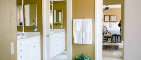 4 bedrooms, desk, iron/ironing board, travel cot