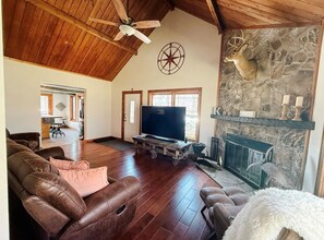 TV, fireplace, DVD player - Beautiful Secluded Cabin with hot tub on 50 acres (Creola)