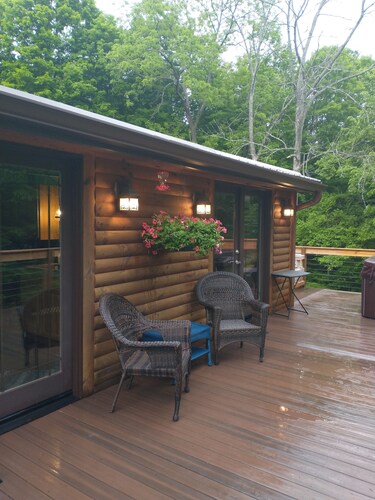 Beautiful Secluded Cabin with hot tub on 50 acres
