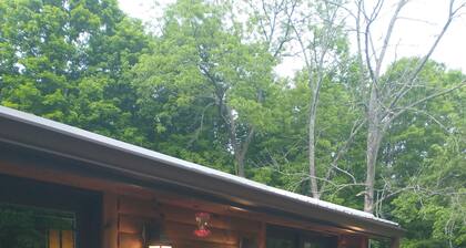 Beautiful Secluded Cabin with hot tub on 50 acres