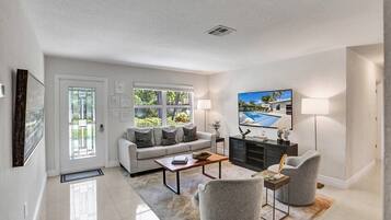 TV connectée, livres, médiathÚque, vidéothÚque