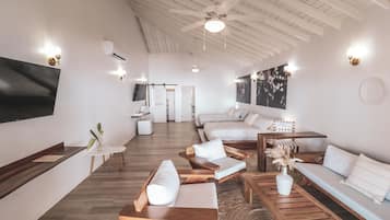 Premium bedding, down comforters, iron/ironing board, free WiFi