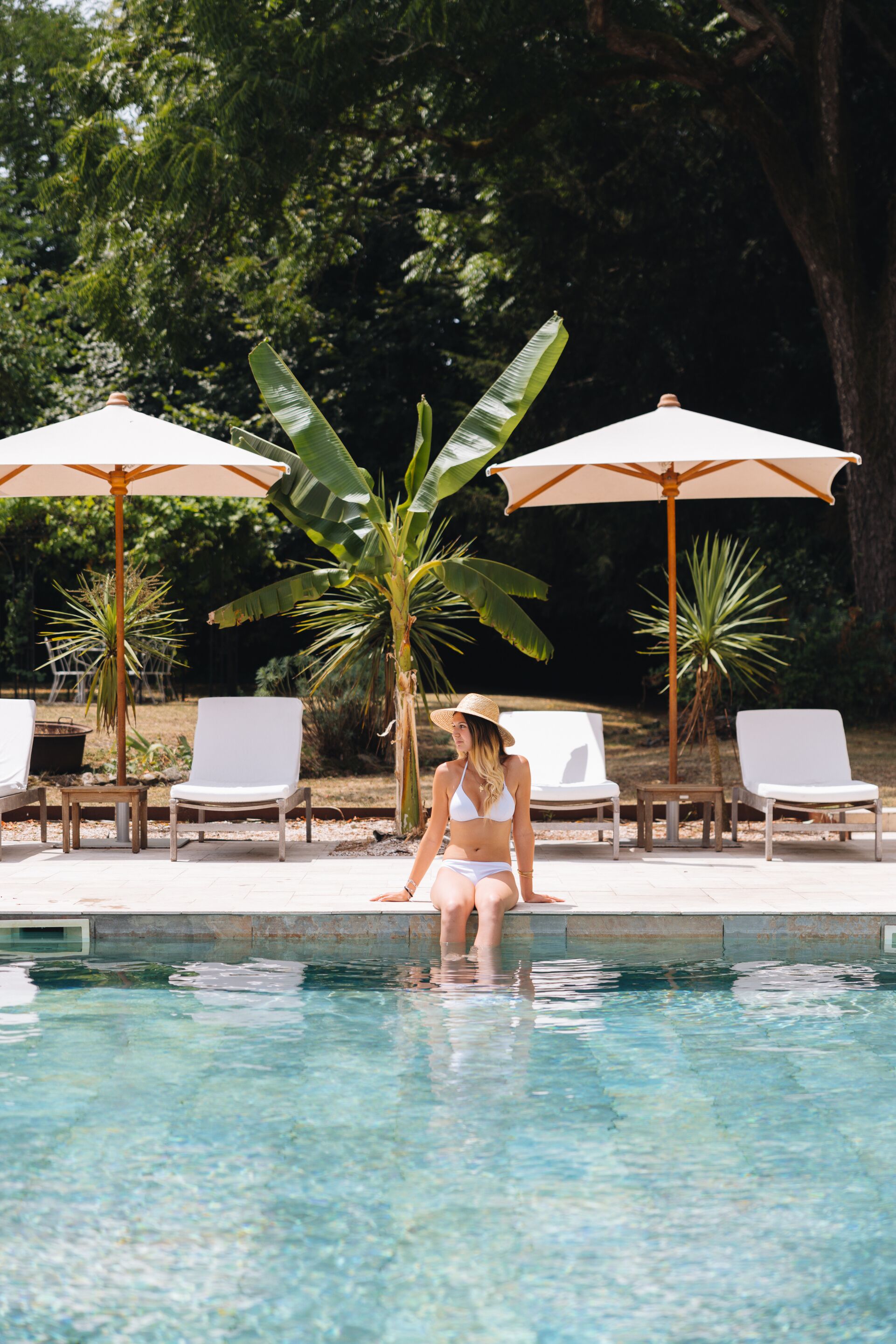 حمّام سباحة خارجي، مقاعد للتشمس