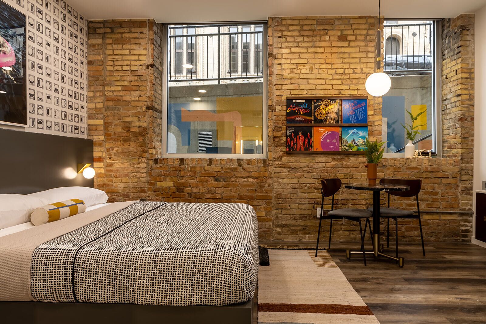 Seprai premium, bantalan ekstra lembut, dan brankas