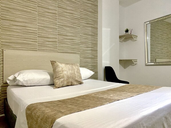 غرفة مزدوجة بتجهيزات أساسية | واي فاي مجانًا وملاءات أسرّة