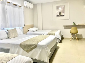Basic Triple Room | Free WiFi, bed sheets - Hotel Rialto DMar (Santa Marta)