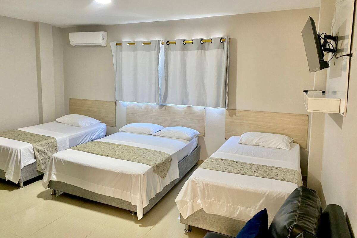 Habitación cuádruple estándar | Wifi gratis y ropa de cama 
