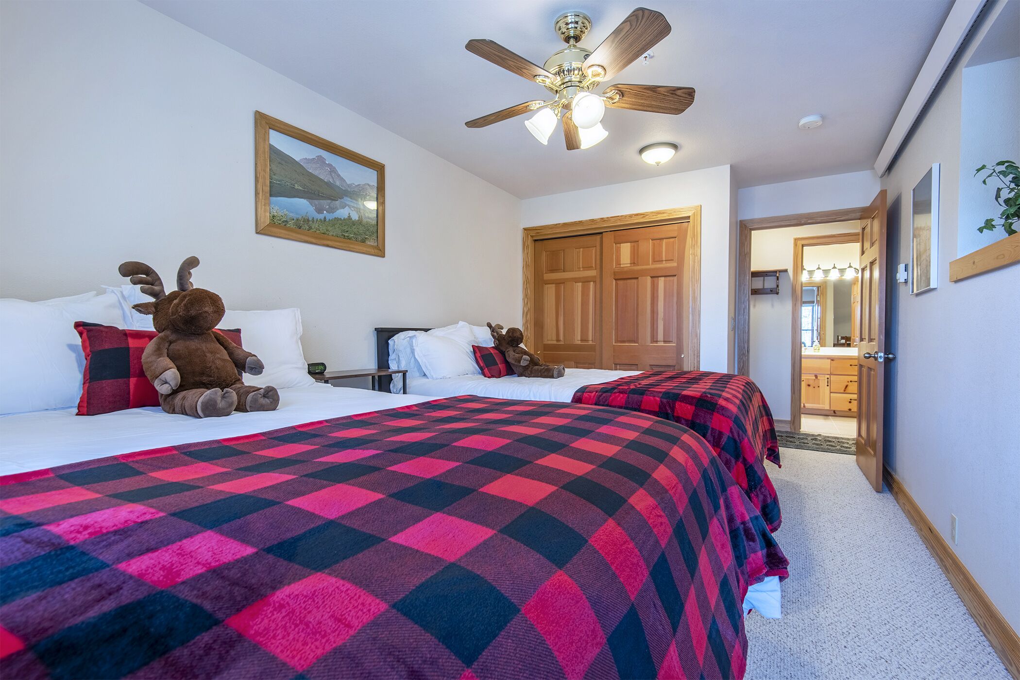 4 chambres, fer et planche à repasser, Wi-Fi gratuit, draps fournis