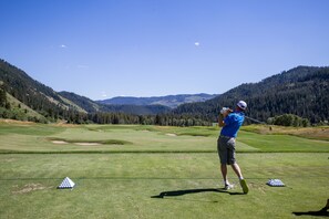 Golf - Recreation Headquarters! National Parks! Hot Tubs & Gym! On Teton Creek! Clean! (Driggs)