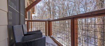 Recreation Headquarters! National Parks! Hot Tubs & Gym! On Teton Creek! Clean!