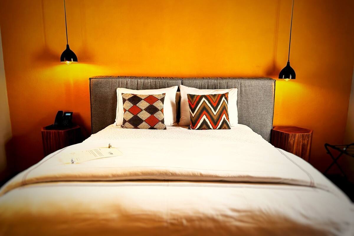 Deluxe kamer, 1 queensize bed | Hypoallergeen beddengoed, donsdekens, Select Comfort-bedden, gratis wifi