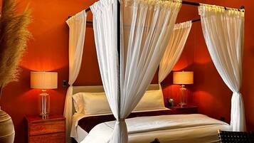 Luxury Room | Hypo-allergenic bedding, down comforters, Select Comfort beds