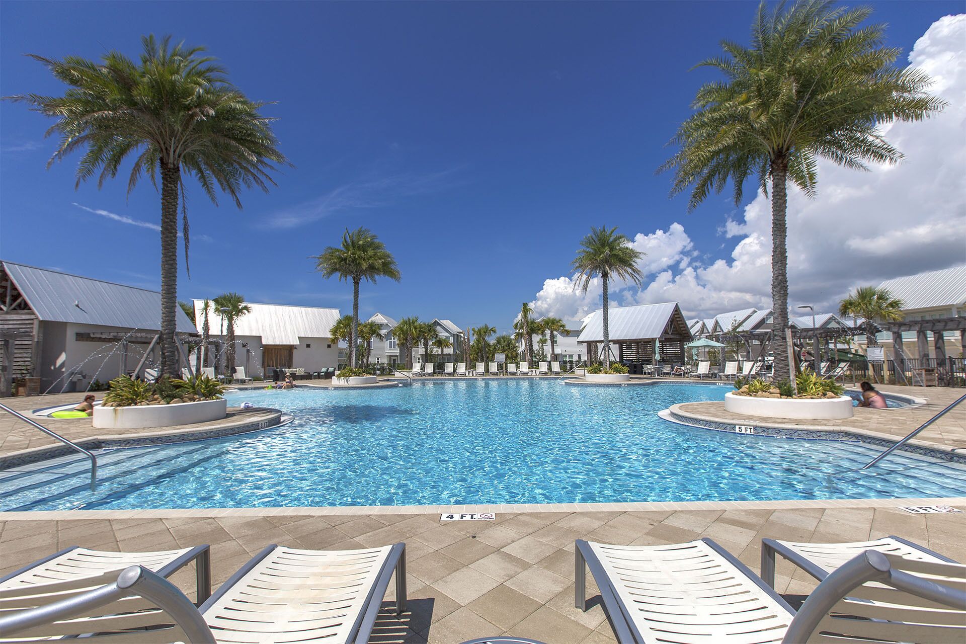 حمّام سباحة مُدفَّأ