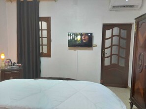Egyptian cotton sheets, premium bedding, pillowtop beds, free minibar