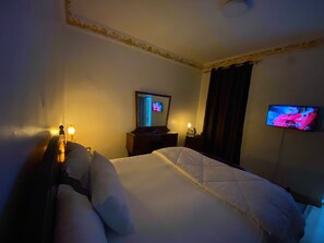 Egyptian cotton sheets, premium bedding, pillowtop beds, free minibar