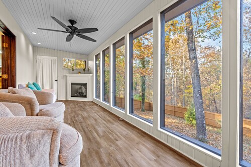 ★Come. Sit. Stay. Play.★ ☼SUNROOM☼ ♥MTB GOLF LAKE♥