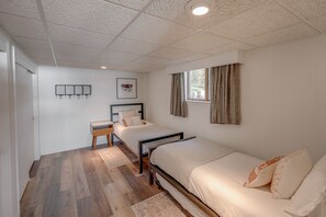 4 bedrooms, desk, travel cot, free WiFi - Fully Remodeled, Gull Lake Chain, Private Tennis Court & Beach (Brainerd)