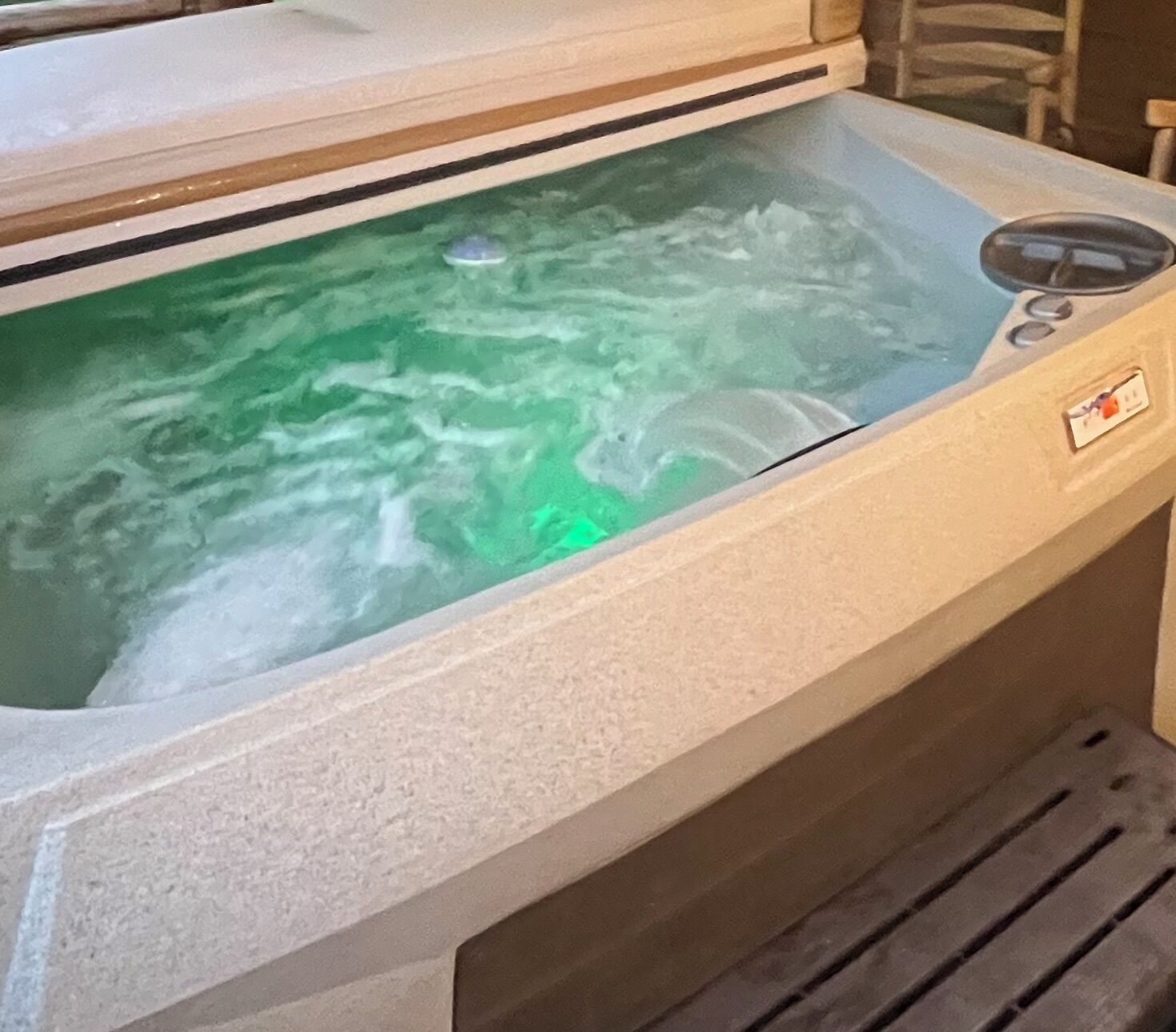 Indoor spa tub