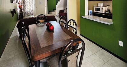 CASA RECIEN REMODELADA, CÉNTRICA