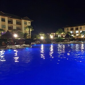 Piscina interna, piscina externa