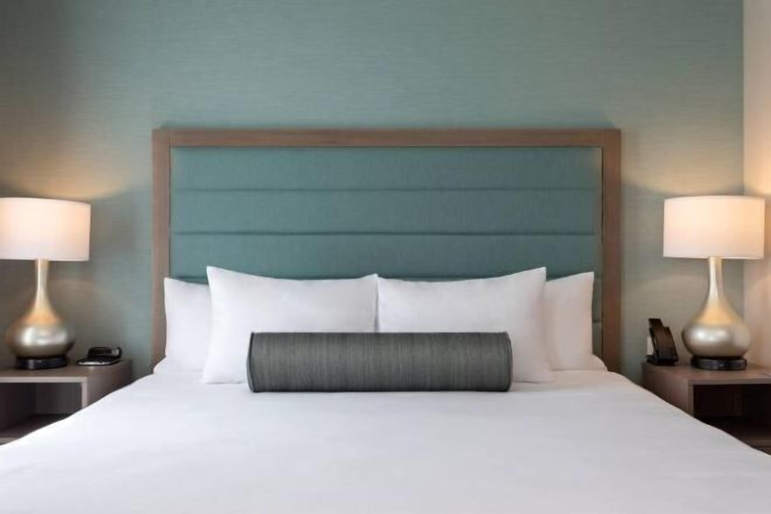 書桌、筆電工作空間、熨斗/熨衣板、床單