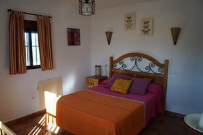 4 bedrooms, iron/ironing board, travel crib, free WiFi