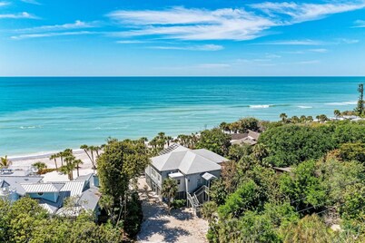 Exquisite Home: Gulf Front Paradise: Steps to Private Beach, Incredible Sunsets!