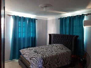 3 bedrooms, iron/ironing board, free WiFi, bed sheets