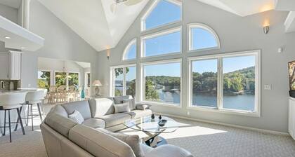 Luxury Lakefront House, Amazing Views! Village of Four Season Lake of the Ozarks